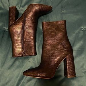 Women’s size 6.5 BooHoo boots